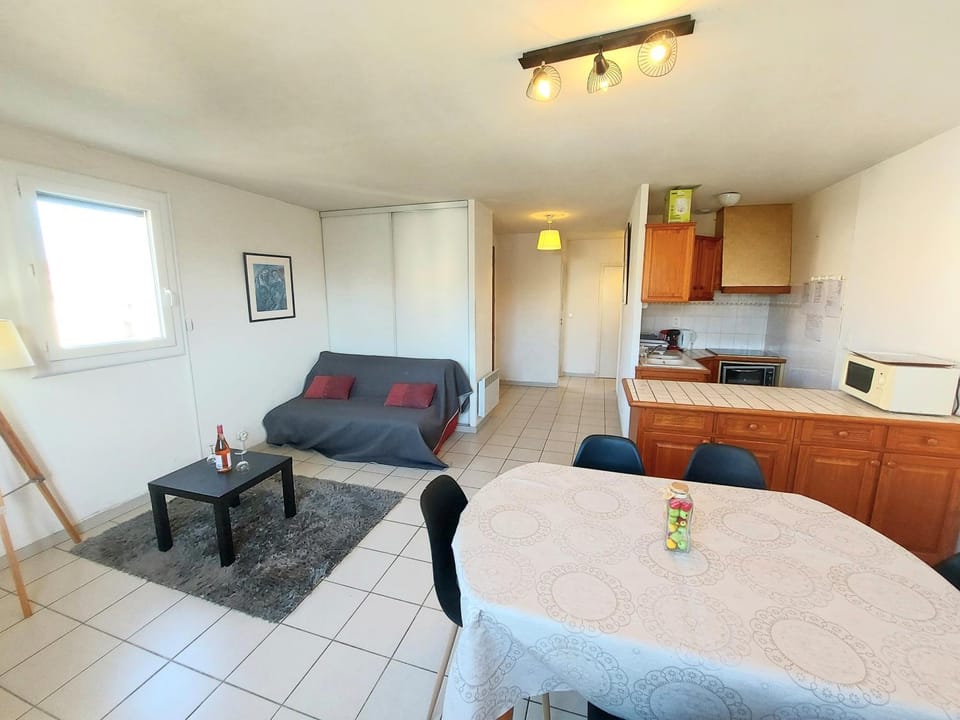 Day, Living room, Dining area, kitchen
