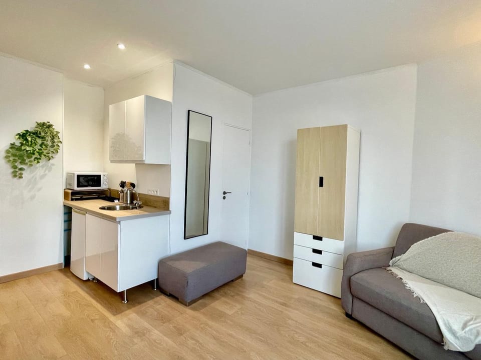 Living room, storage, stove, kitchen