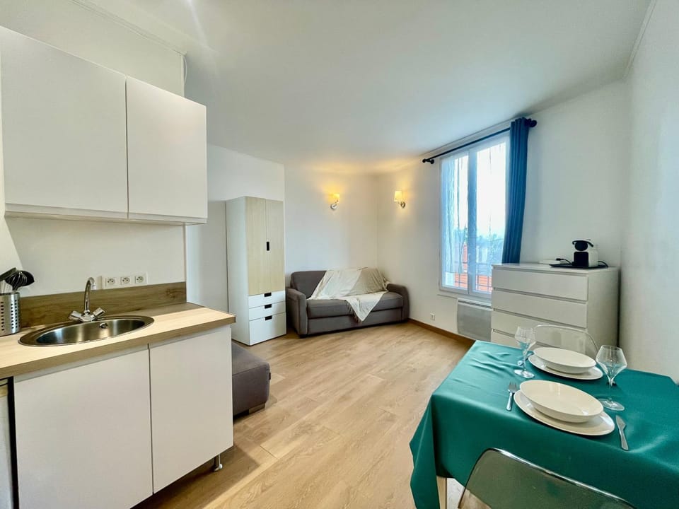 Living room, Photo of the whole room, Bedroom, kitchen