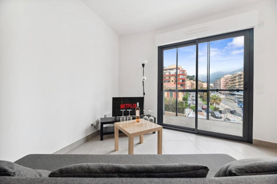 Cap riviera - proche gare parking climatisation Apartment in Menton