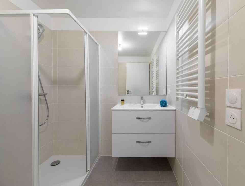 LE CAP RIVIERA proche gare parking privée climatisation Apartment in Menton