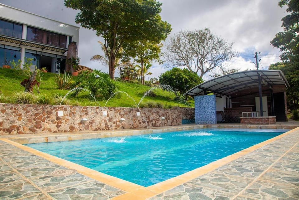 Lujosa finca en La Cumbre, Piscina, jacuzzi, WiFi, 5BR Villa in Valle del Cauca