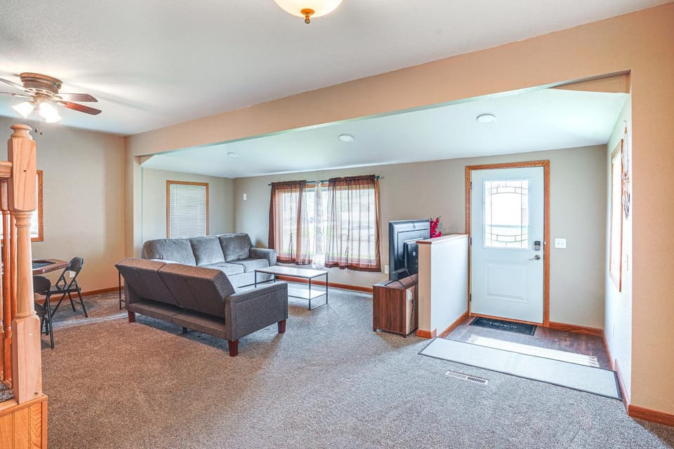 Serene Devils Lake House w/ Deck + Fire Pit! House in Devils Lake
