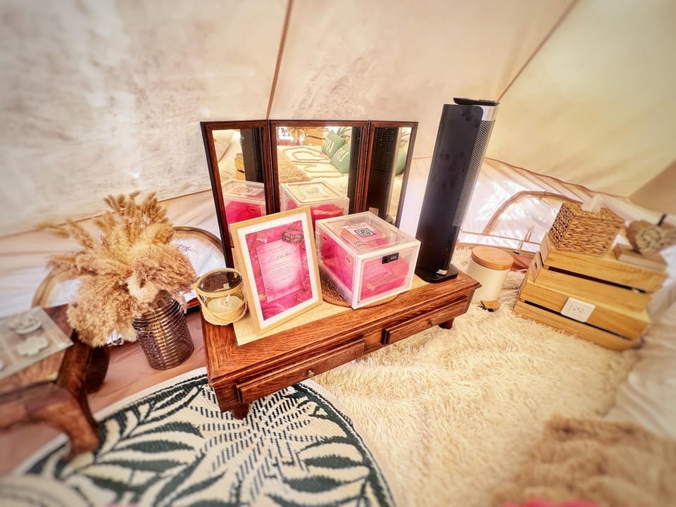 LOVE ROOM Tente chauffée Lodge spa MFG chez C&C, exclusivement réservée aux ADULTES Luxury tent in 06340 La Trinité, France