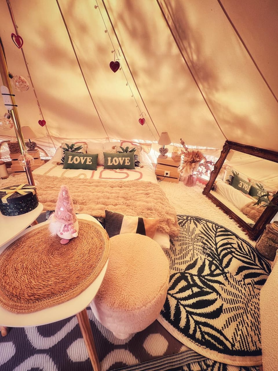 LOVE ROOM Tente chauffée Lodge spa MFG chez C&C, exclusivement réservée aux ADULTES Luxury tent in 06340 La Trinité, France