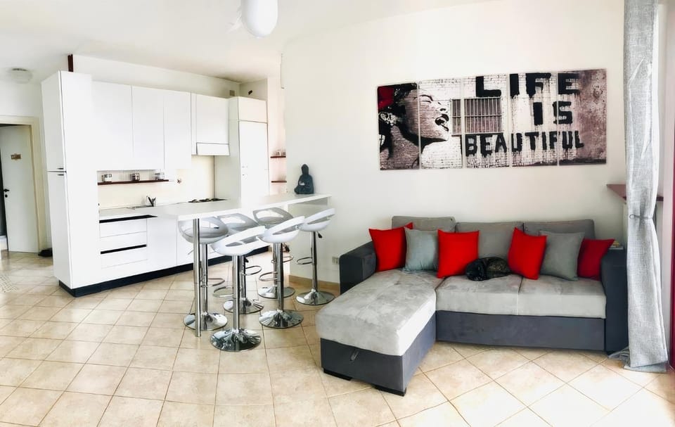 Communal lounge/ TV room, stove