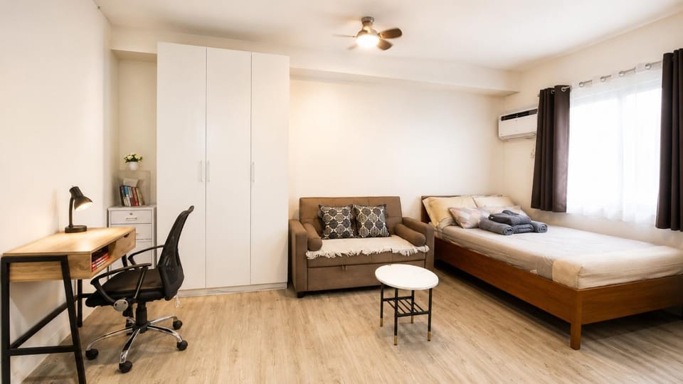 Bed, Living room, Photo of the whole room, Bedroom