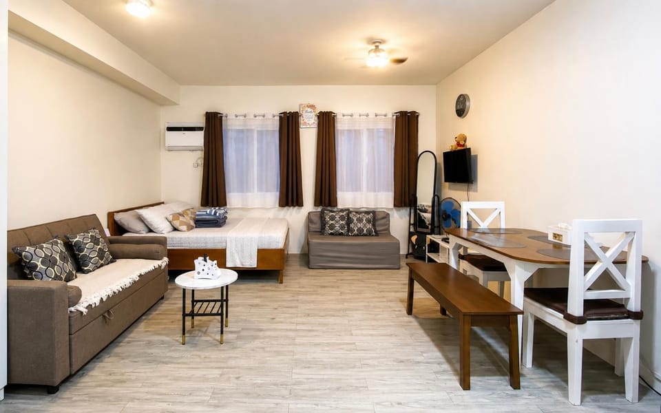 Communal lounge/ TV room, TV and multimedia, Living room, Seating area, Dining area, Evening entertainment, air conditioner