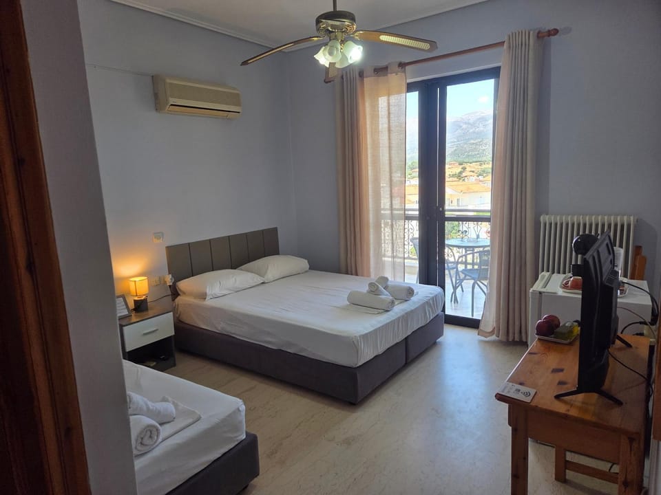 Bed, Balcony/Terrace, Photo of the whole room, Bedroom