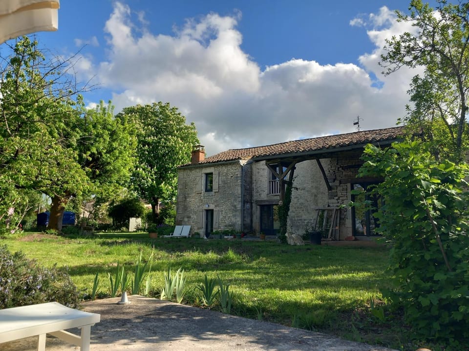 La maison au frêne Bed and Breakfast in Occitanie