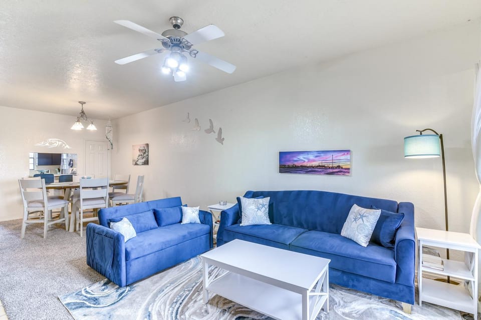 1 Mi to Beach! East End Galveston Condo with Pool Apartment in Texas City
