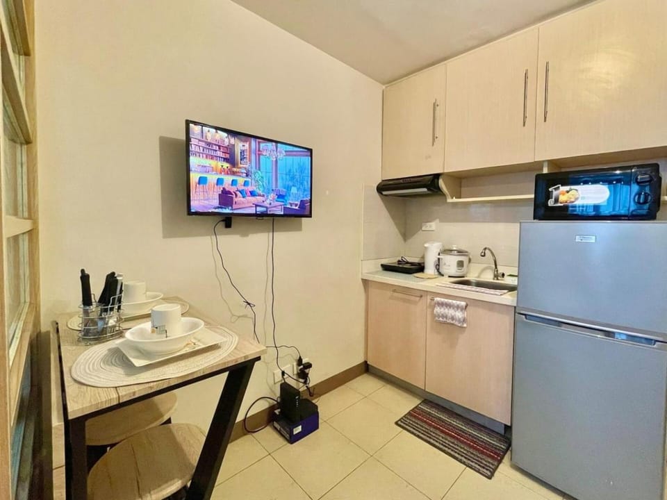 Budget-friendly Condo Near Bgc, Venice #rt34008 House in Makati