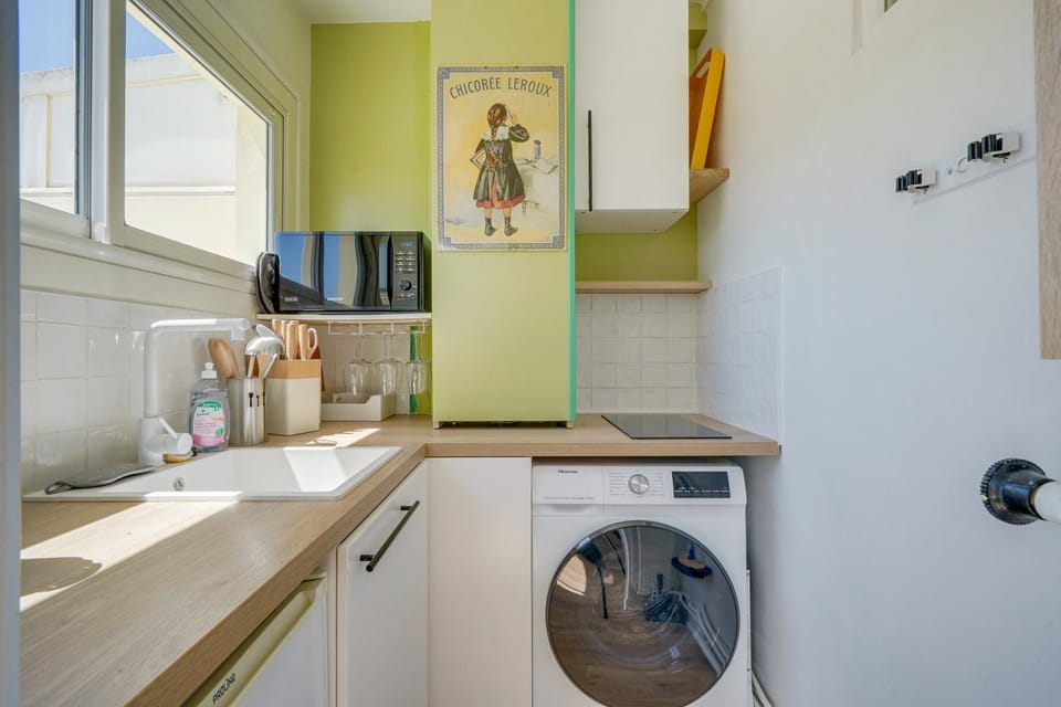 Kitchen or kitchenette