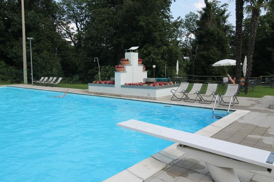 Swimming pool, Swimming pool