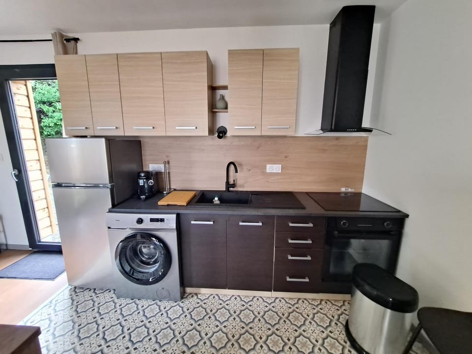 Kitchen or kitchenette, oven, stove, washing machine, kitchen