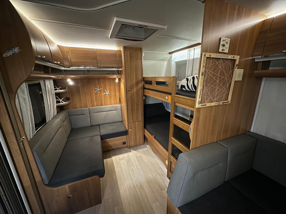 Bedroom, bunk bed
