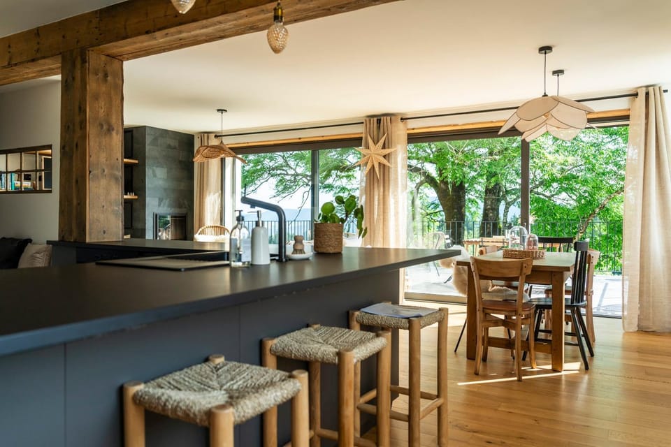 Kitchen or kitchenette, Seating area, Dining area