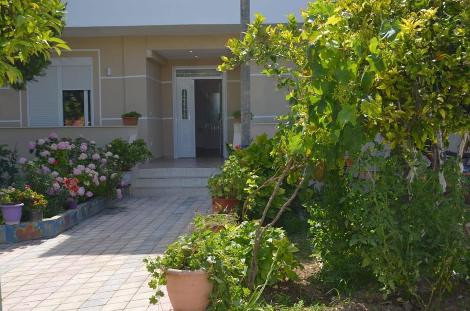 Property building, Day, Garden, Garden view
