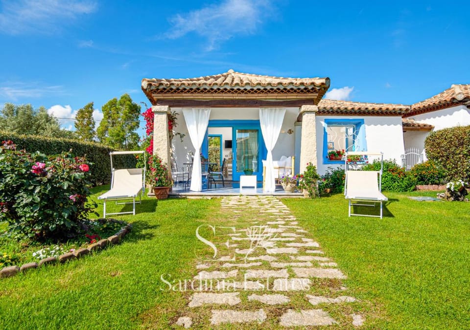 Property building, Patio, Spring, Day, Garden, Garden view
