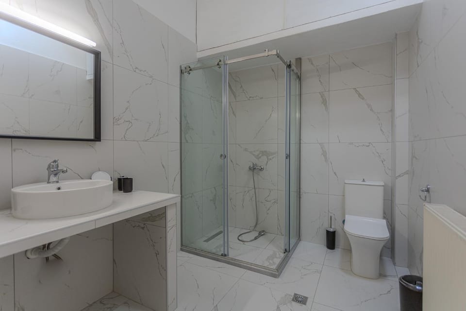 Toilet, Bathroom, towels