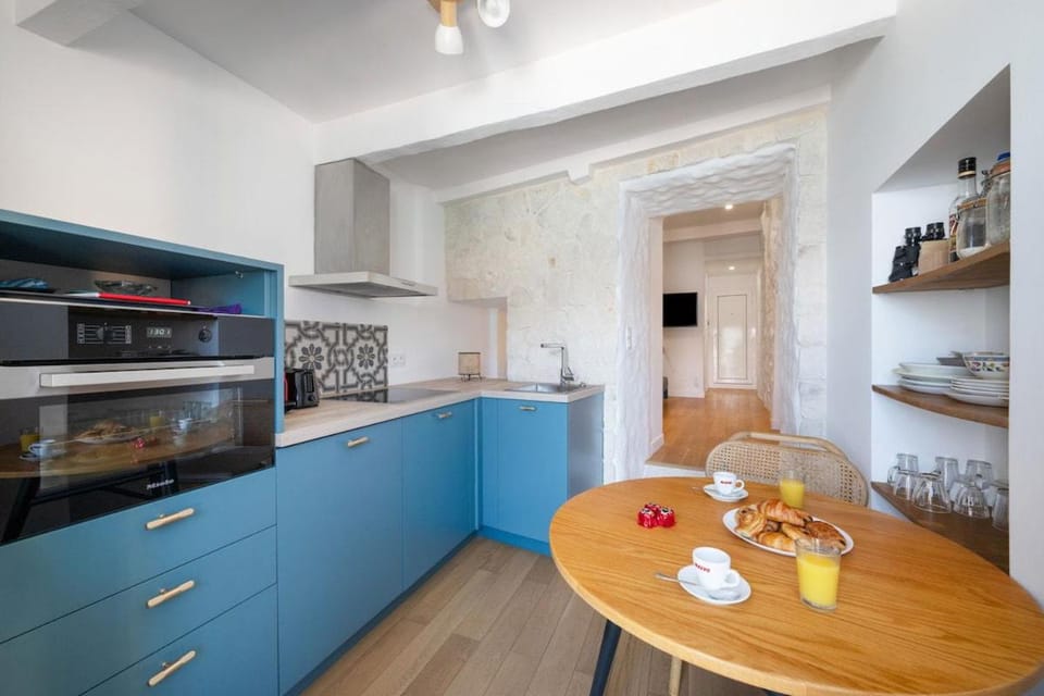 LE SANTORIN Vue Mer Zone piétonne Hyper centre House in Menton