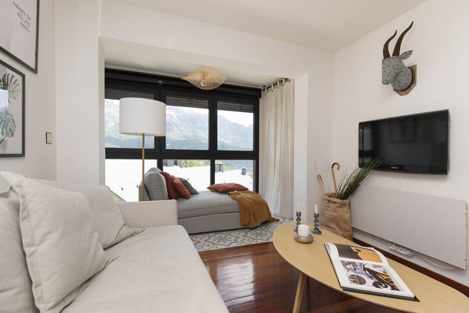 Communal lounge/ TV room, Living room