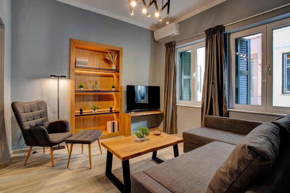 TV and multimedia, Living room, Seating area, air conditioner