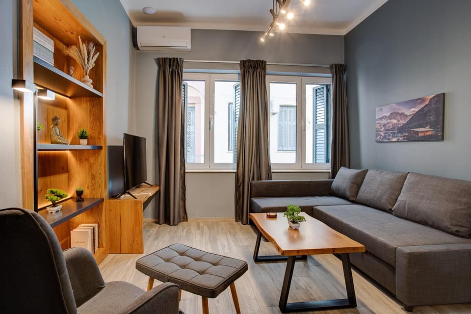 TV and multimedia, Living room, Seating area, Dining area, air conditioner