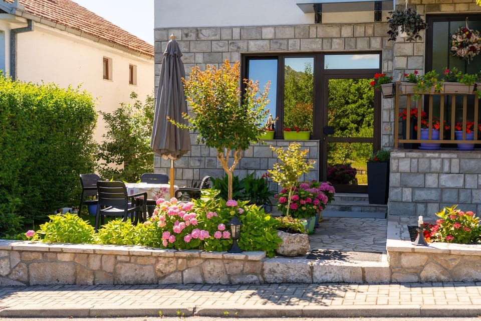 Property building, Off site, Garden, Garden view