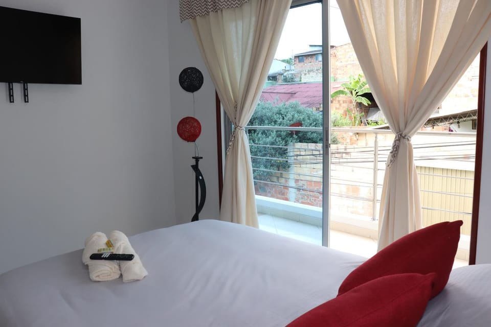 Bed, TV and multimedia, Photo of the whole room