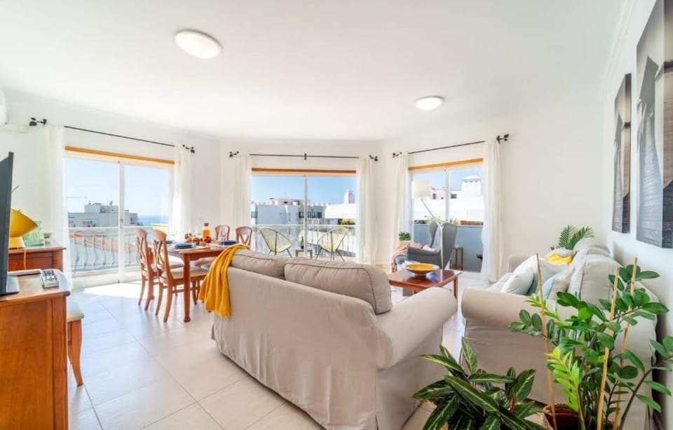 View (from property/room), Balcony/Terrace, Living room, Seating area, Dining area, Sea view
