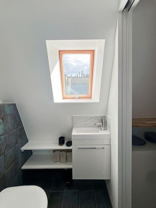 Fully renovated studio for 2 Apartment in Paris
