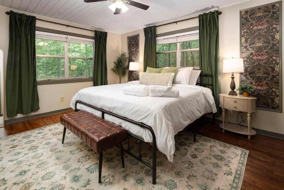 Tranquil & Stylish, Wineries, Hiking, 8min to Town House in Dahlonega