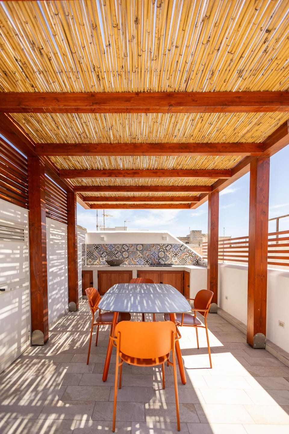 Patio, Day, Dining area
