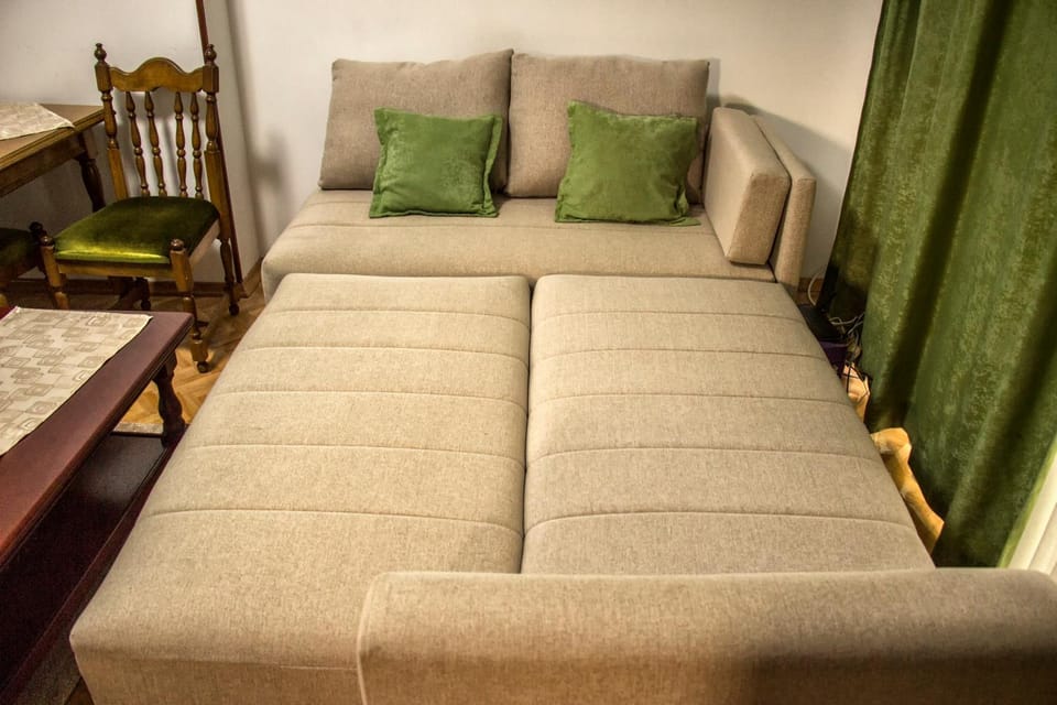Bed, Living room