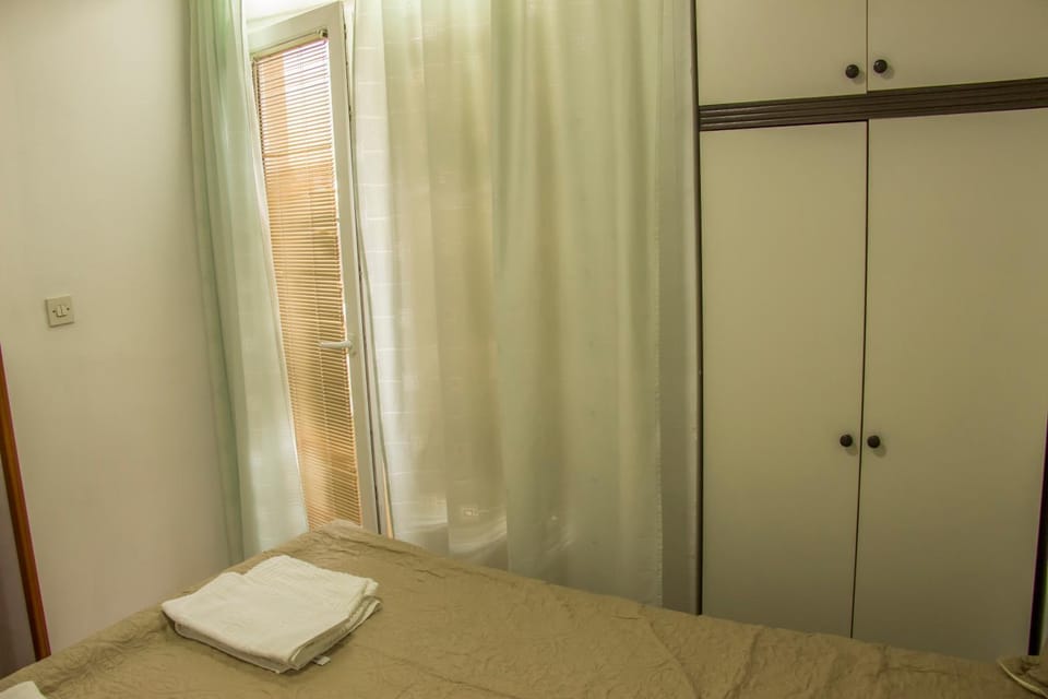Bed, Bedroom, towels, wardrobe