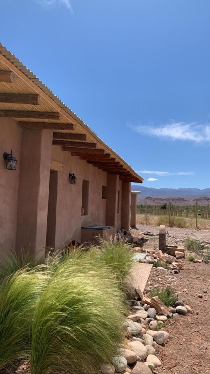 Casa rural con vistas a la Cordillera y Precordillera House in San Juan Province, Argentina