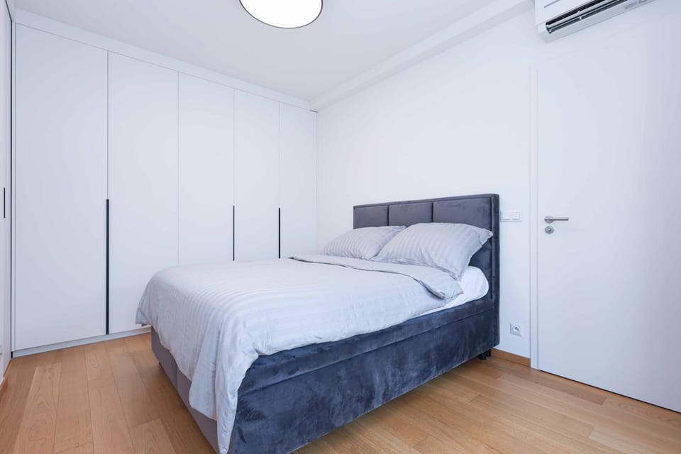 Downtown Luxe Retreat- Konventná Apartment in Bratislava