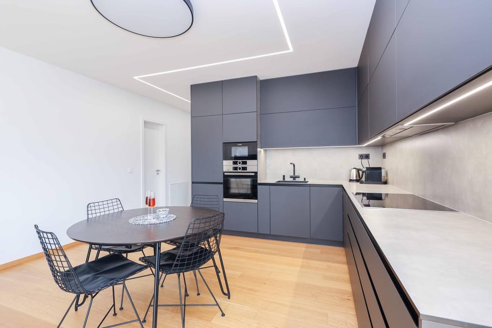 Downtown Luxe Retreat- Konventná Apartment in Bratislava