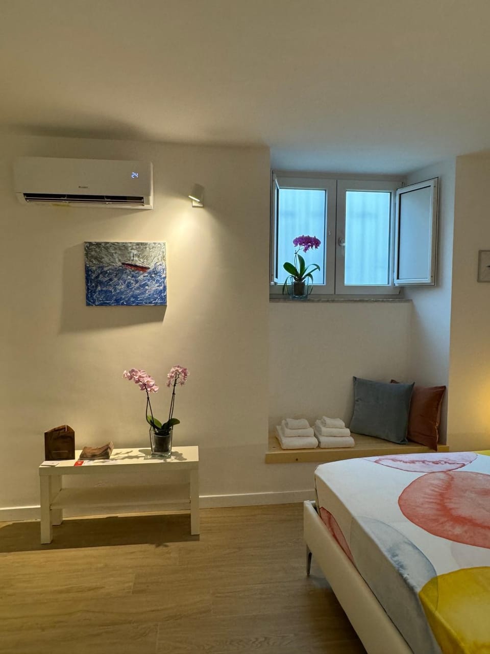 Bed, View (from property/room), Photo of the whole room, Bedroom, air conditioner