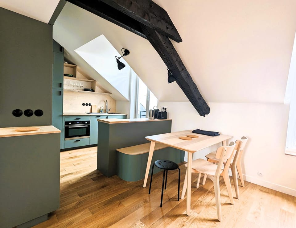 Kitchen or kitchenette, Seating area, Dining area