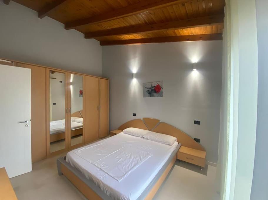 Bed, Photo of the whole room, Bedroom, wardrobe