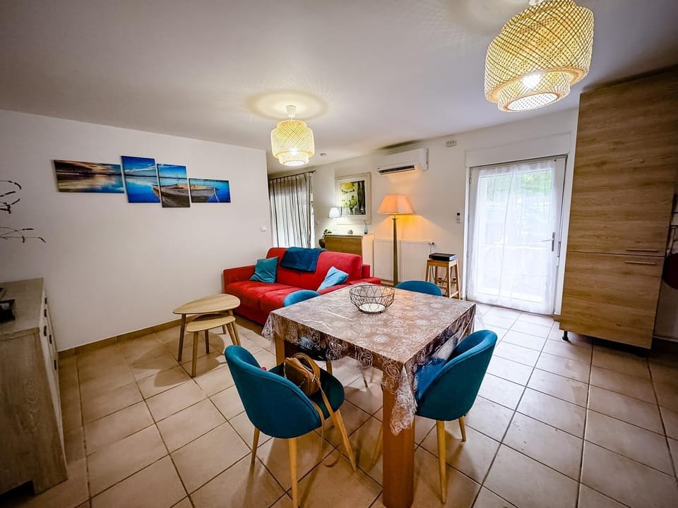 DREAM HOLIDAY 26 - Charmant T2 4 Pers 38m2 Terrasse de 14m2- Clim, Wifi, Parking - Sur RN7 au calme - au cœur de Livron sur Drôme à 5Km l'Autouroute Proximité A7 Apartment in Provence