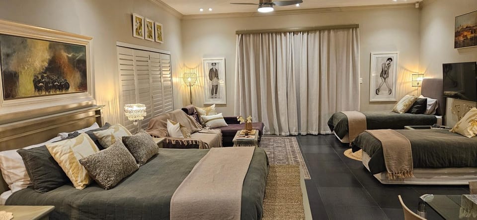 Art and Accommodation Guesthouse Bed and Breakfast in Cape Town