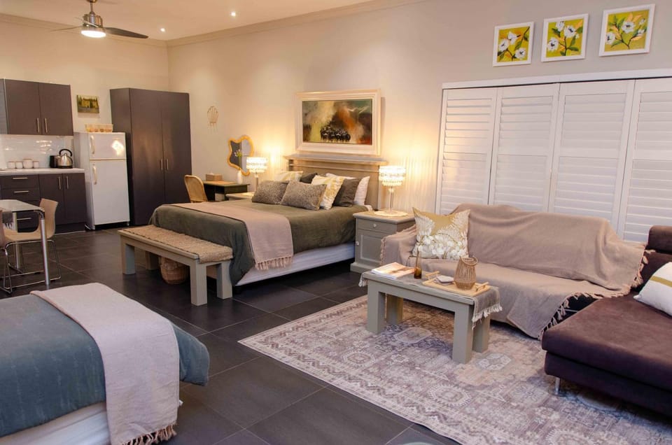 Art and Accommodation Guesthouse Bed and Breakfast in Cape Town