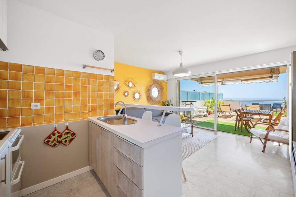 LE NEPTUNE - Vue Mer - Grande terrasse - Parking Apartment in Menton