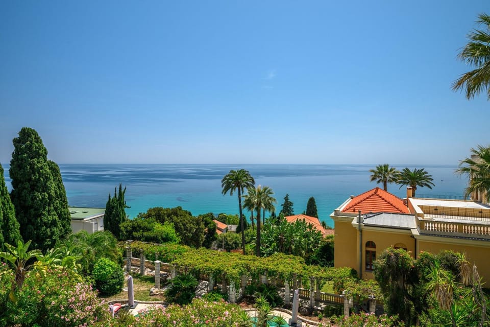 LE NEPTUNE - Vue Mer - Grande terrasse - Parking Apartment in Menton