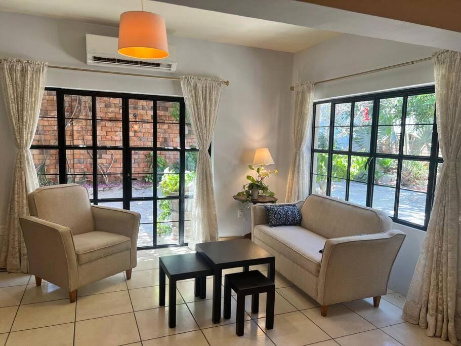 Living room, Seating area, air conditioner