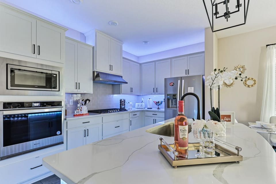 Kitchen or kitchenette, oven