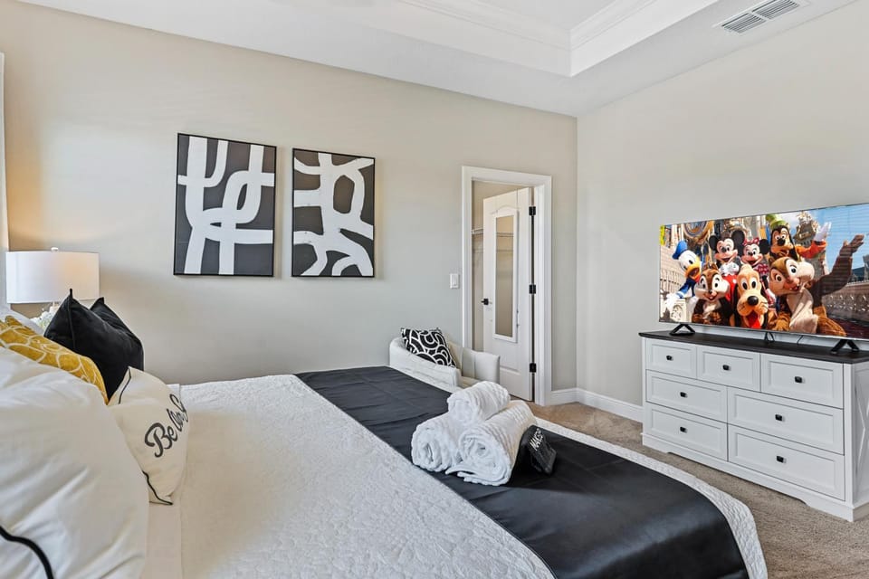 TV and multimedia, Photo of the whole room, Seating area, Bedroom